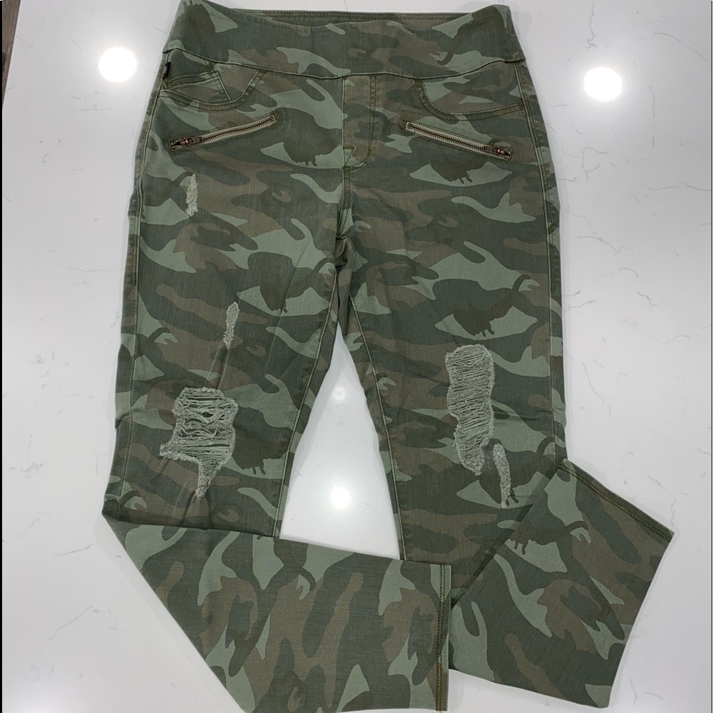 Camo Green Women's Jeans - Picture 2 of 14